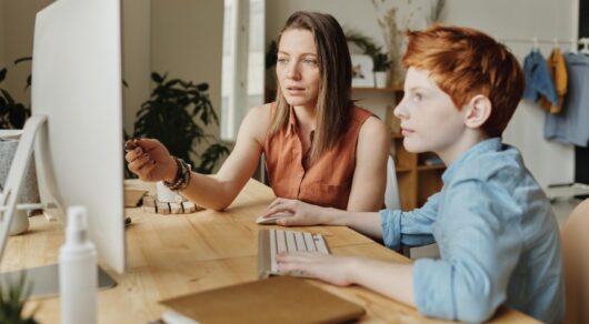 دانش آموزان در کلاس آنلاین