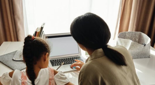 کمک به کودکان