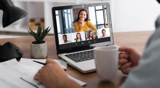 مقایسه ادوبی کانکت و اسکای روم