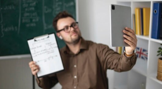 چگونه از معلم معمولی به معلم آنلاین تبدیل شویم