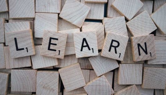 برای یادگیری زبان انگلیسی دقیقاً باید چه چیزی را بخوانید؟ (بخش اول)